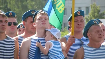 Россия 2 серпня відзначить день ВДВ (день) Россия 2 серпня відзначить день ВДВ