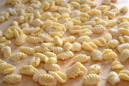 Рецепт картопляні ньокі (gnocchi di patate), крок за кроком, з фото (яйце) Рецепт картопляні ньокі (gnocchi di patate), крок за кроком, з фото