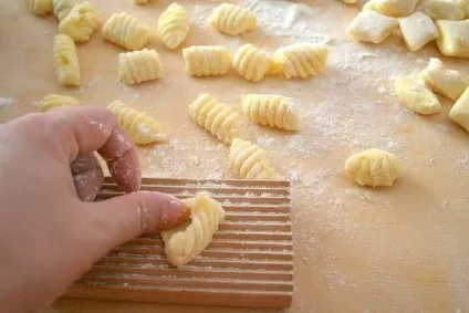 Рецепт картопляні ньокі (gnocchi di patate), крок за кроком, з фото (соус) Рецепт картопляні ньокі (gnocchi di patate), крок за кроком, з фото