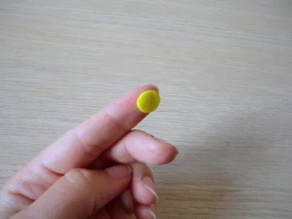 Ромашка з полімерної глини