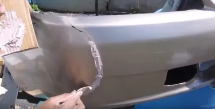 Самостійно усуваємо тріщини в бампері