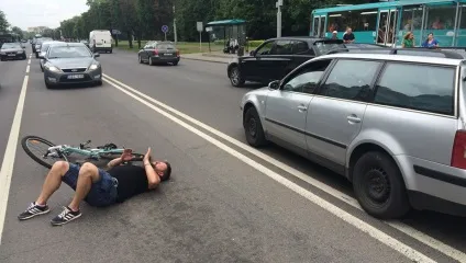 Збив на пішохідному переході велосипедиста отримай від нього компенсацію (пішохідному) Збив на пішохідному переході велосипедиста отримай від нього компенсацію