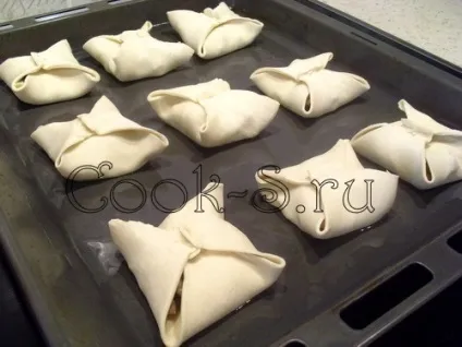 Слойки з куркою і грибами - покроковий рецепт з фото, випічка (слойки з куркою і грибами фото) Слойки з куркою і грибами - покроковий рецепт з фото, випічка