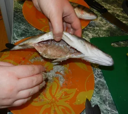 Сібас запечений в духовці з лимонами в фользі (фользі) Сібас запечений в духовці з лимонами в фользі