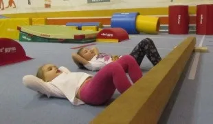 Стаття вчимося стрибати на двох ногах (вихідне положення встати) Стаття вчимося стрибати на двох ногах