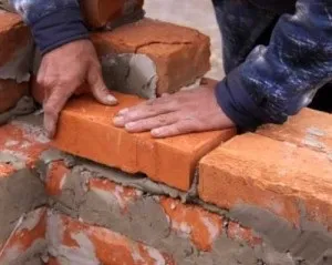 Технологія кладки цегли своїми руками (цегли поздовжні цегли) Технологія кладки цегли своїми руками