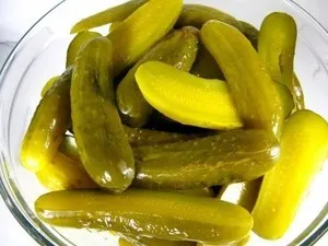 Три кращих рецепта бочкових огірків в банках на зиму з закруткою і з кип'ятінням (огірків) Три кращих рецепта бочкових огірків в банках на зиму з закруткою і з кип'ятінням