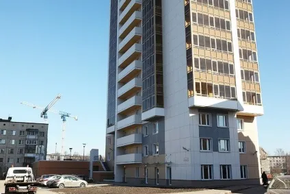 РК «будинок на шкільній» «все влаштовує, але хотілося б більше зелені» (більше) РК «будинок на шкільній» «все влаштовує, але хотілося б більше зелені»