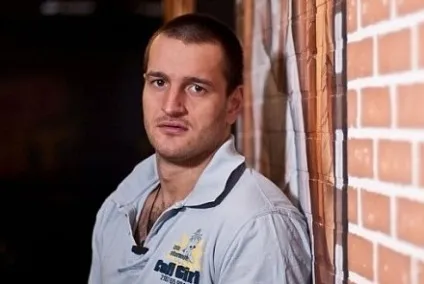 Олексія Самсонова вигнали з «будинку-2» за побиття Еліни Карякіної
