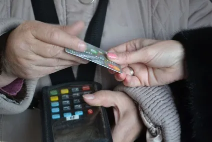 Безготівкова революція з листопада в громадському транспорті Запорожьеа приймають карти ощадбанку (карти) Безготівкова революція з листопада в громадському транспорті Запорожьеа приймають карти ощадбанку