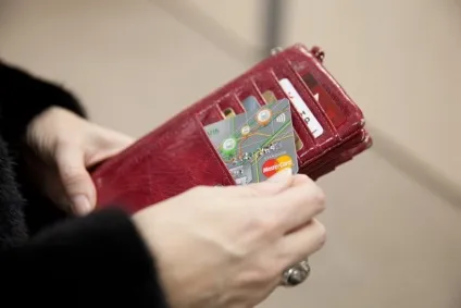 Безготівкова революція з листопада в громадському транспорті Запорожьеа приймають карти ощадбанку (карти) Безготівкова революція з листопада в громадському транспорті Запорожьеа приймають карти ощадбанку