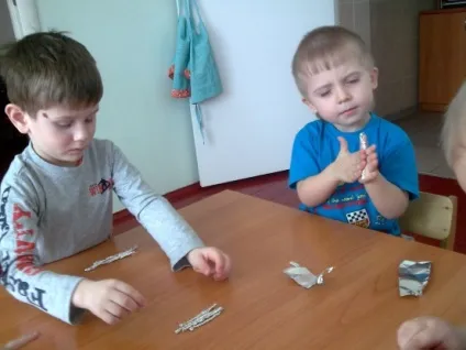 Біжутерія з непридатного матеріалу (школи) Біжутерія з непридатного матеріалу