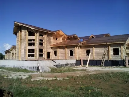Бригада теслярів, обробка будинків з дерева (настил чорнової полови) Бригада теслярів, обробка будинків з дерева