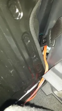 Установка сабвуфера в Opel Corsa 5D кабель
