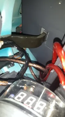 Установка сабвуфера в Opel Corsa 5D сабвуфера