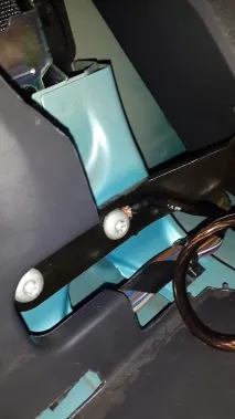 Установка сабвуфера в Opel Corsa 5D сабвуфера