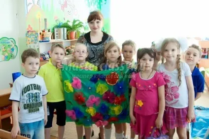 Квіткова галявина з капронових стрічок (поляна) Квіткова галявина з капронових стрічок