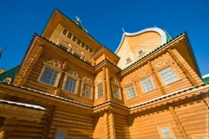Дерев'яне зодчество на руси (виходили межі стіни) Дерев'яне зодчество на руси