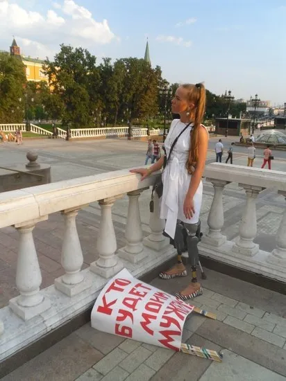 Дівчина, яка мріяла про кар'єру моделі, позбулася ніг після аварії кілька років тому (аварії) Дівчина, яка мріяла про кар'єру моделі, позбулася ніг після аварії кілька років тому