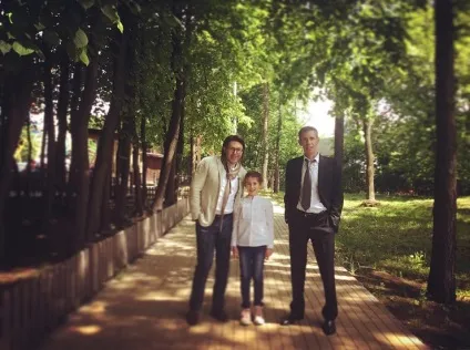 Дев'ятирічна дочка алексея Паніна розплакалася на шоу - нехай говорять, журнал cosmopolitan