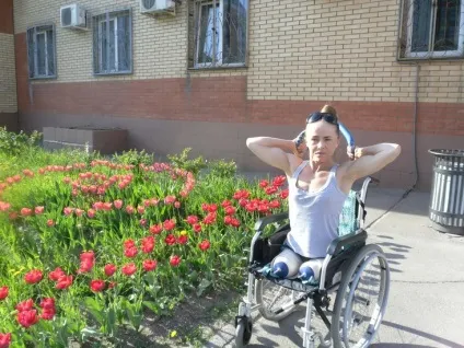 Дівчина, яка мріяла про кар'єру моделі, позбулася ніг після аварії кілька років тому (тому) Дівчина, яка мріяла про кар'єру моделі, позбулася ніг після аварії кілька років тому