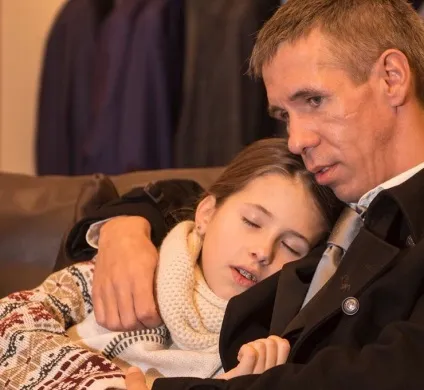 Дев'ятирічна дочка алексея Паніна розплакалася на шоу - нехай говорять, журнал cosmopolitan