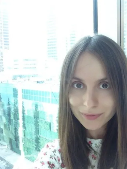 Дівчата поза віком без паспорта ніхто не вірить, скільки мені років