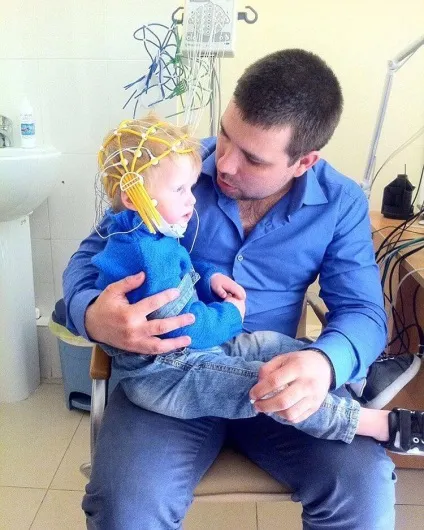 ЕЕГ головного мозку у дітей як роблять, що показує (електроенцефалографія головного мозку дітям) ЕЕГ головного мозку у дітей як роблять, що показує