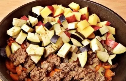 Фарш з овочами на сковороді, в духовці і мультиварці рецепти