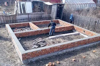 Фундамент під цегляний будинок своїми руками (як розрахувати) (Сірий) Фундамент під цегляний будинок своїми руками (як розрахувати)
