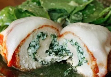 Готуємо смачний курячий рулет в духовці (курячий рулет в духовці курячий рулет рецепт в духовці куряча грудка рулет в духовці) Готуємо смачний курячий рулет в духовці