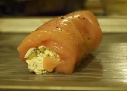 Готуємо смачний курячий рулет в духовці (рулет) Готуємо смачний курячий рулет в духовці