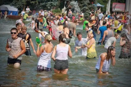 З пістолета можна не тільки вбивати, але і поливати (битва краще порятунок) З пістолета можна не тільки вбивати, але і поливати