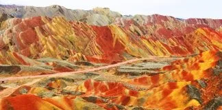 Як комарі проколюють шкіру