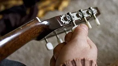 Як налаштувати класичну гітару (гітару) Як налаштувати класичну гітару