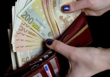 Якого кольору повинен бути гаманець 2017 по фен шуй, кольорові жіночі моделі, вибрати зелений, чорний (2017) Якого кольору повинен бути гаманець 2017 по фен шуй, кольорові жіночі моделі, вибрати зелений, чорний