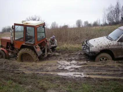 Як, особливо не напружуючись, витягнути автомобіль на твердий грунт! (Витягнути) Як, особливо не напружуючись, витягнути автомобіль на твердий грунт!