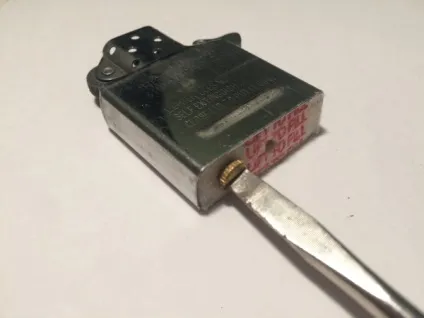 Як поміняти кремінь в запальничці zippo - інструкція на (кремінь) Як поміняти кремінь в запальничці zippo - інструкція на