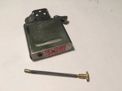 Як поміняти кремінь в запальничці zippo - інструкція на (запальничці) Як поміняти кремінь в запальничці zippo - інструкція на