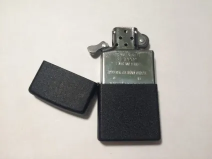 Як поміняти кремінь в запальничці zippo - інструкція на (будинок) Як поміняти кремінь в запальничці zippo - інструкція на