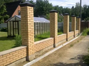 Як побудувати паркан з цегляними стовпами (паркан) Як побудувати паркан з цегляними стовпами