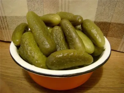 Як солити огірки