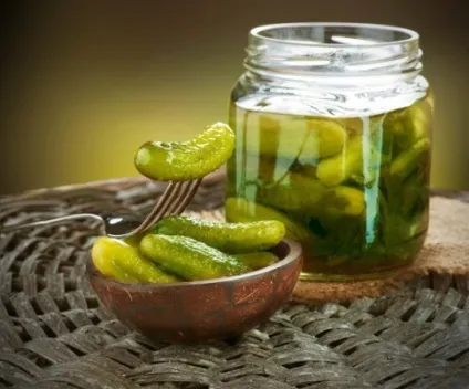 Як солити огірки