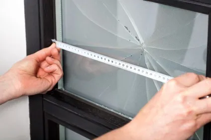 Як вставити скло в міжкімнатні двері якщо воно розбилося самостійно (вставити) Як вставити скло в міжкімнатні двері якщо воно розбилося самостійно
