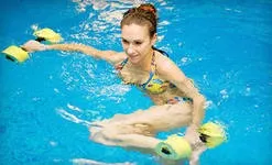 Як займатися аквааеробікою в басейні, в чому користь аквааеробіки, які є протипоказання для
