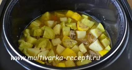 Картопля з кабачками в мультиварці