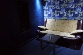 Кінотеатр для двох, оренда міні кінотеатру з диванами на двох (оренда) Кінотеатр для двох, оренда міні кінотеатру з диванами на двох