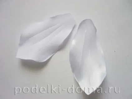 Квітка лілія з атласної стрічки (майстер-клас), коробочка ідей і майстер-класів (фото) Квітка лілія з атласної стрічки (майстер-клас), коробочка ідей і майстер-класів