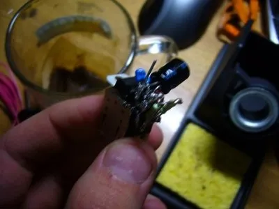 Робимо usb-розетку в авто своїми руками, вироби для авто (лінійний стабілізатор напруги LM7805) Робимо usb-розетку в авто своїми руками, вироби для авто