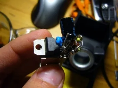 Робимо usb-розетку в авто своїми руками, вироби для авто (лінійний стабілізатор напруги) Робимо usb-розетку в авто своїми руками, вироби для авто